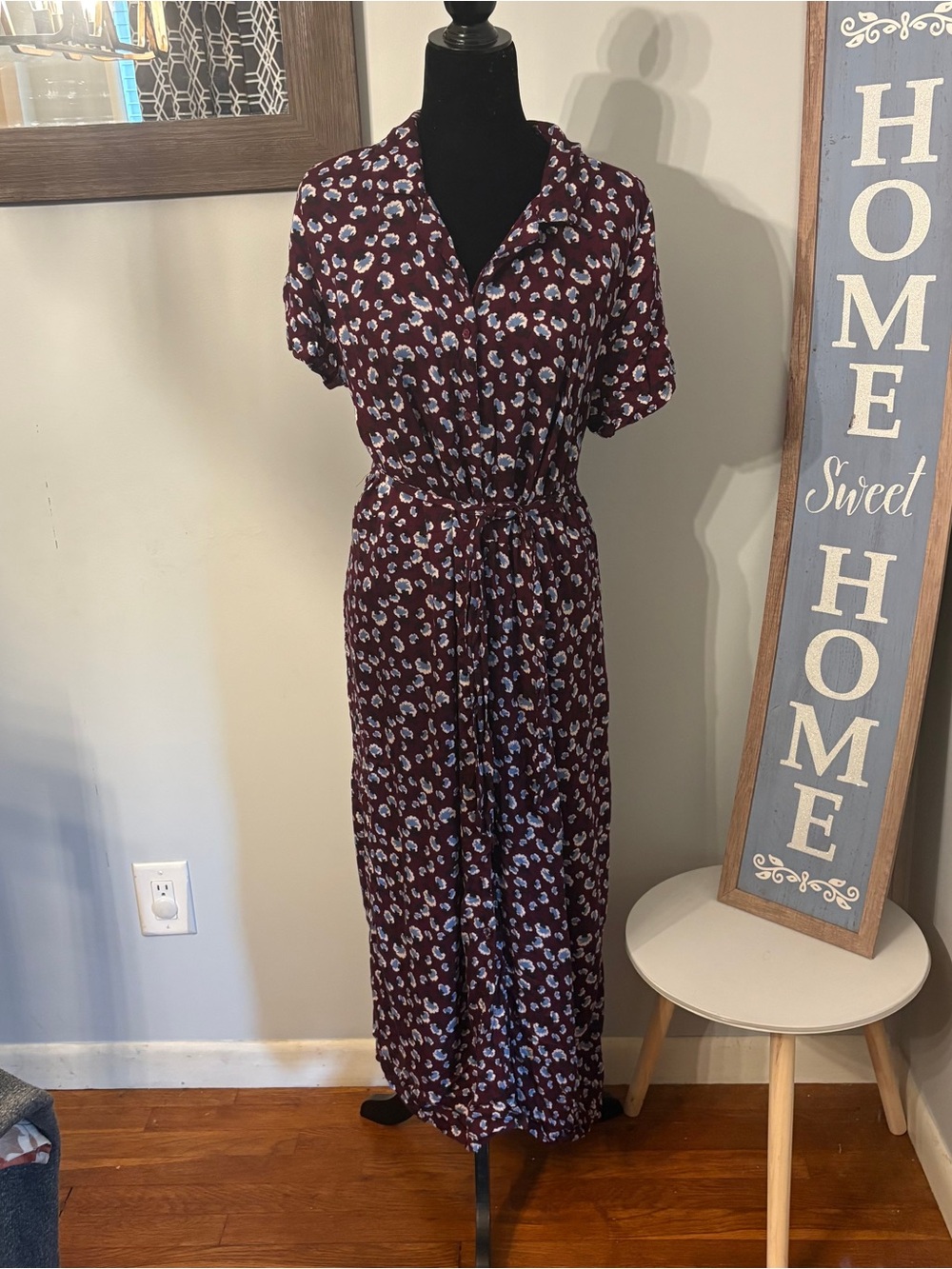 Dip burgundy maxi dress with a white floral print and a belted waist Size 18 But